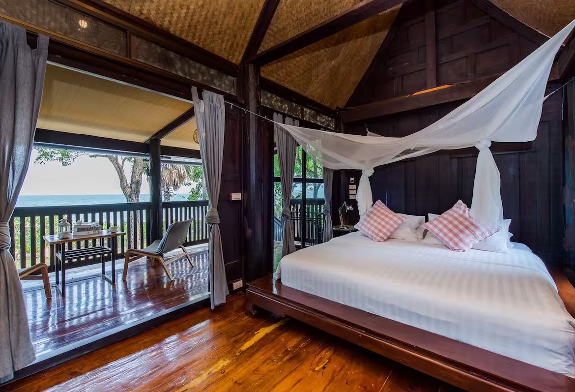 Beachfront 2 Bedroom Villa for Rent