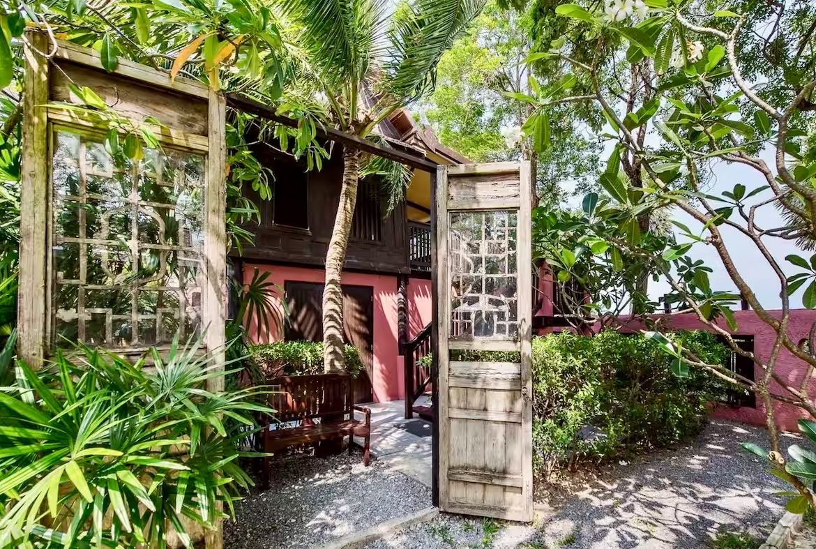 Beachfront 2 Bedroom Villa for Rent