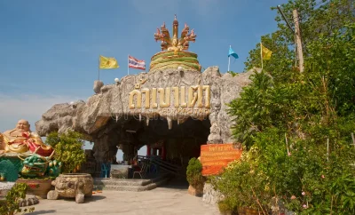 Exploring Wat Tham Khao Tao