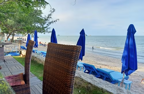 Sanae Beach Club in Khao Tao